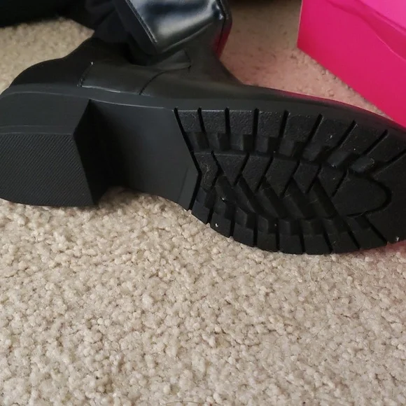 Thigh high Boots - Picture 3 of 4